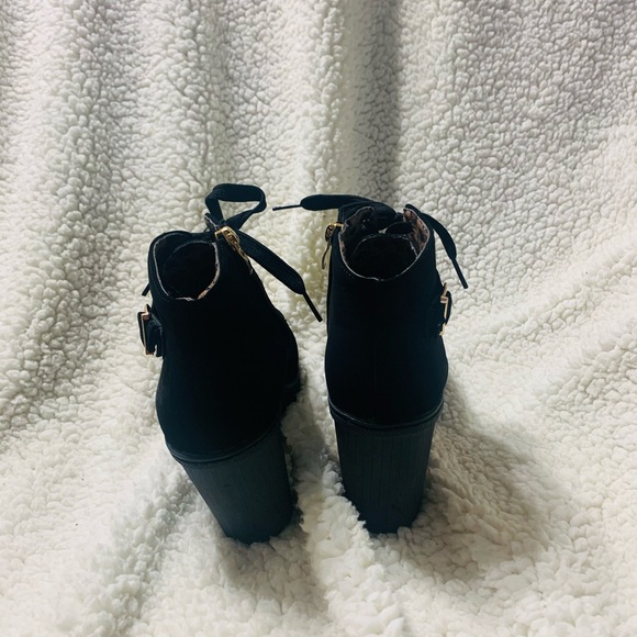 Heeled booties - Picture 3 of 5